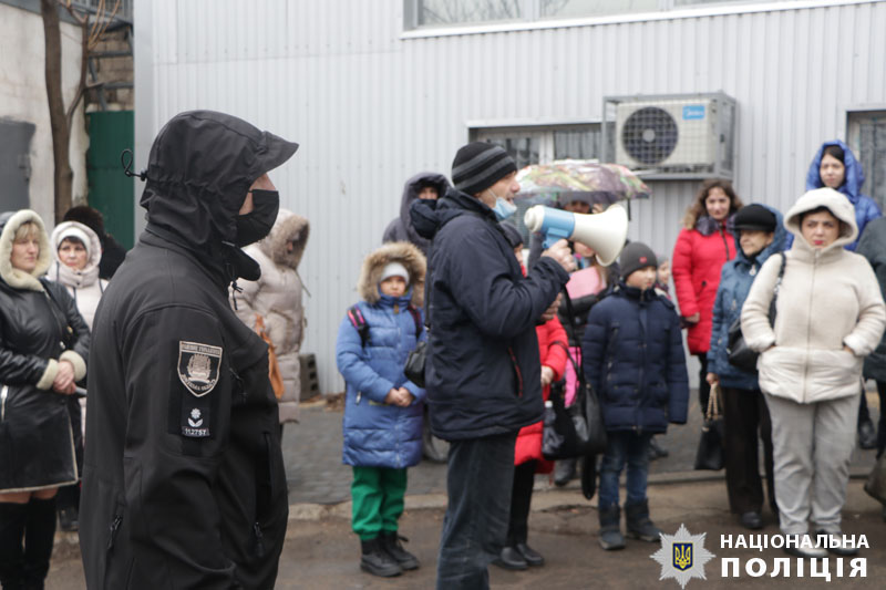 У Маріуполі правоохоронці відпрацювали план евакуації дітей (ФОТО)