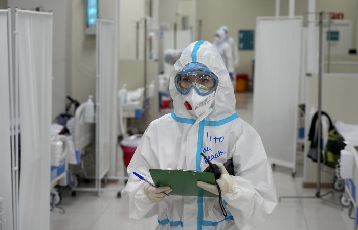 В Маріуполі за добу ковідом захворіли понад 900 осіб