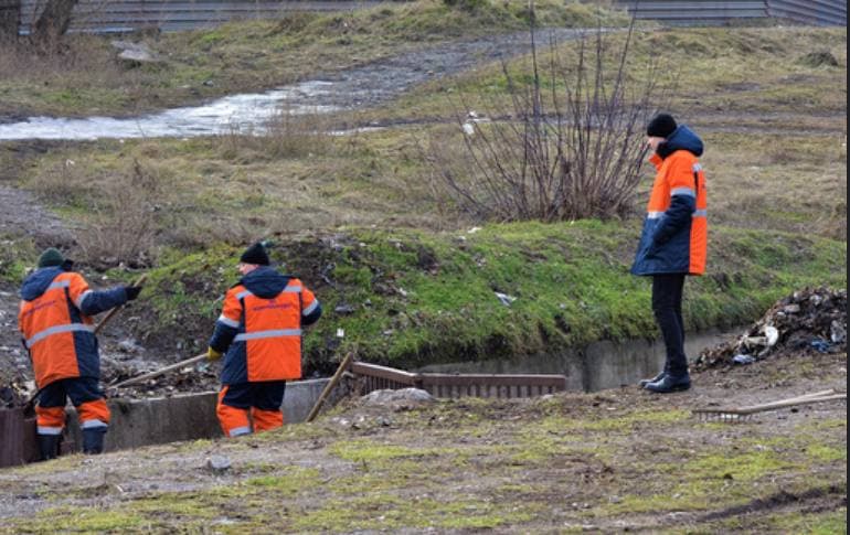 Гідротехнічна служба Маріуполя викачала талу воду з ливнівок