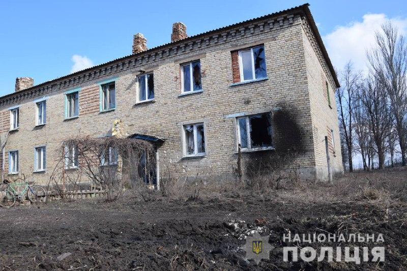 На Донбасі бойовики обстріляли дитячий садок та будинок: поранено мешканку (ФОТО)