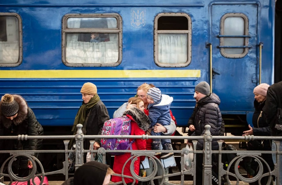 Поїздами ”Укрзалізниці” перевезено ще 800 маріупольців (ФОТОФАКТ)
