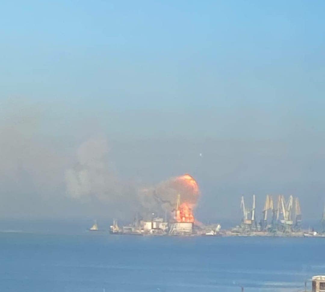 Українські військові знищили в Бердянську ворожий десантний корабель