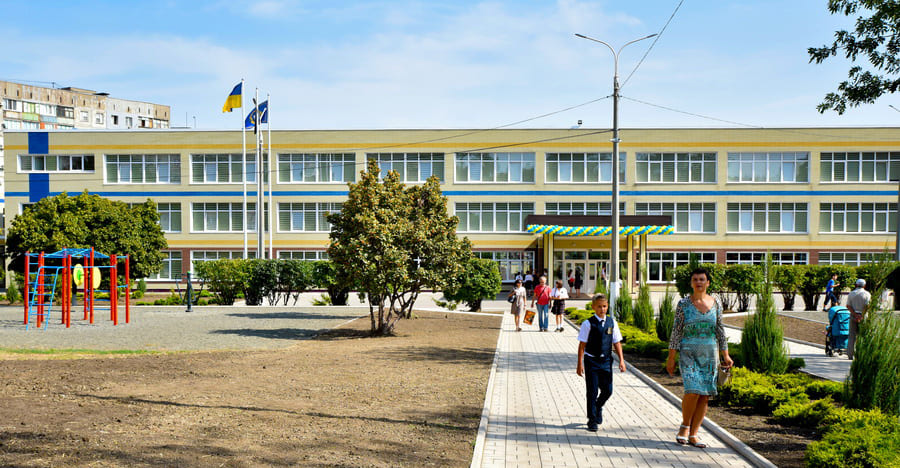 Дві маріупольські школи увійшли в десятку кращих шкіл Донбасу